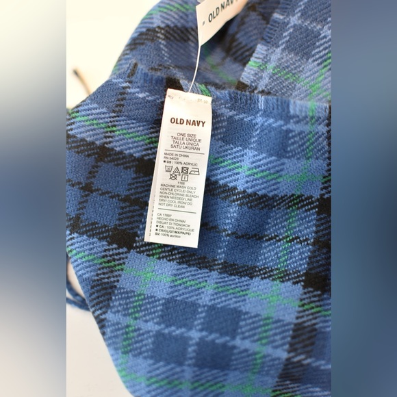SCARF, OLD NAVY, BLUE PLAID, VERY SOFT , LONG, FRINGE, NWT, 12X71, BEAUTIFUL! - Picture 4 of 4